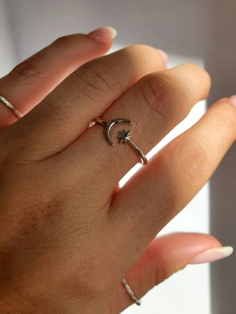 Thin Crescent Moon Star Ring