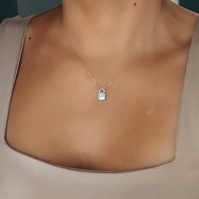 Sterling Silver 925 Mother of Pearl Lock Pendant Necklace