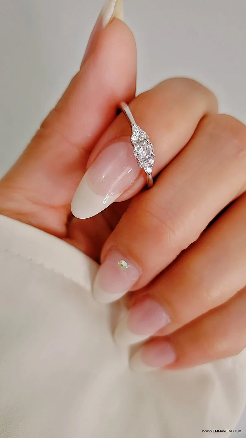 Elegant Round Cut Promise Ring