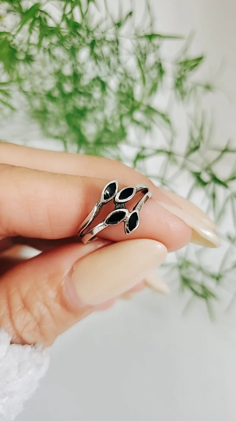 Onyx Black Stone Leaf Ring