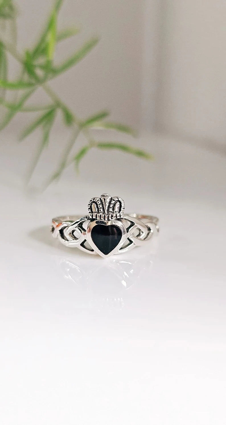 Claddagh Celtic Onyx Ring