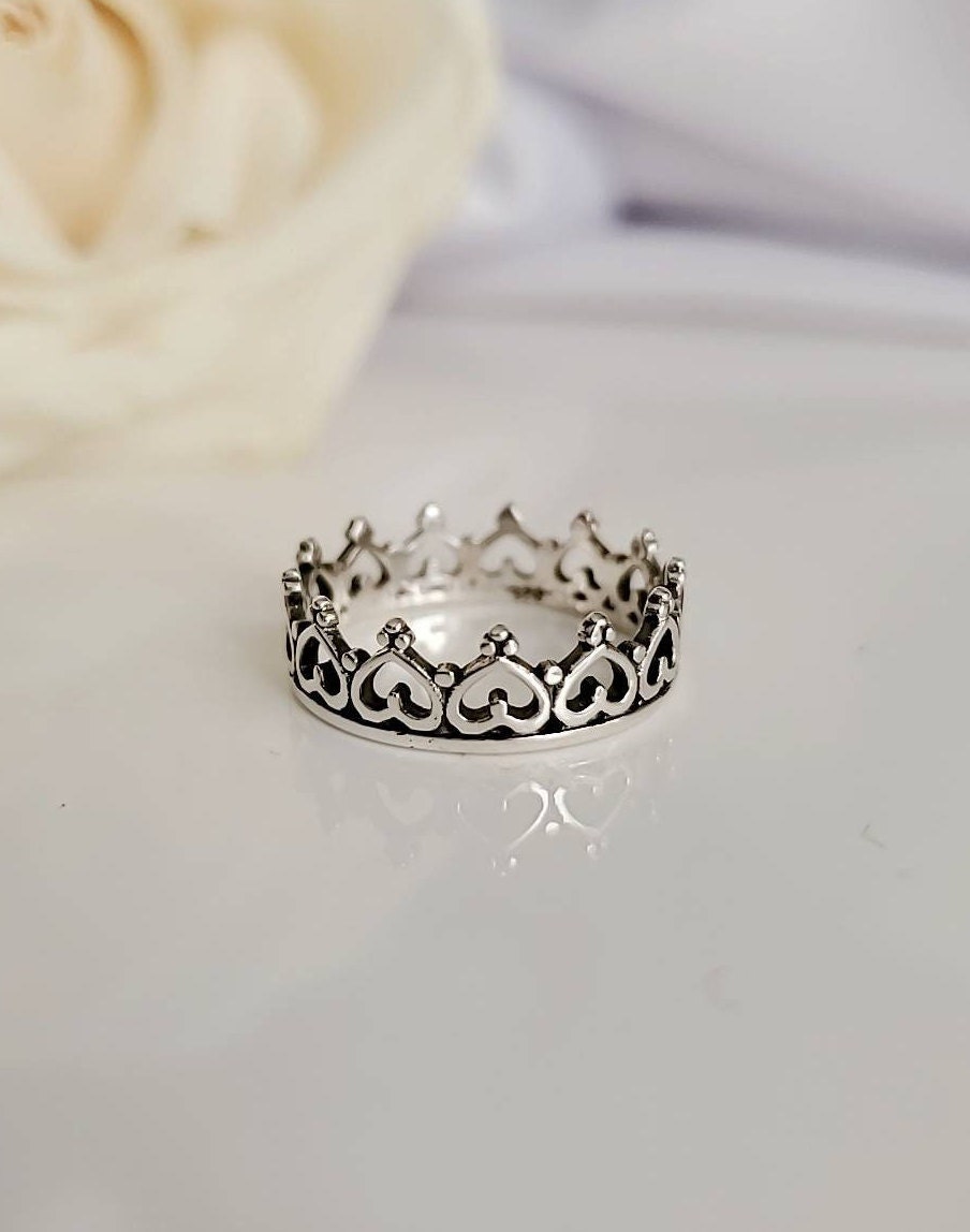 Minimalist Crown Heart Ring