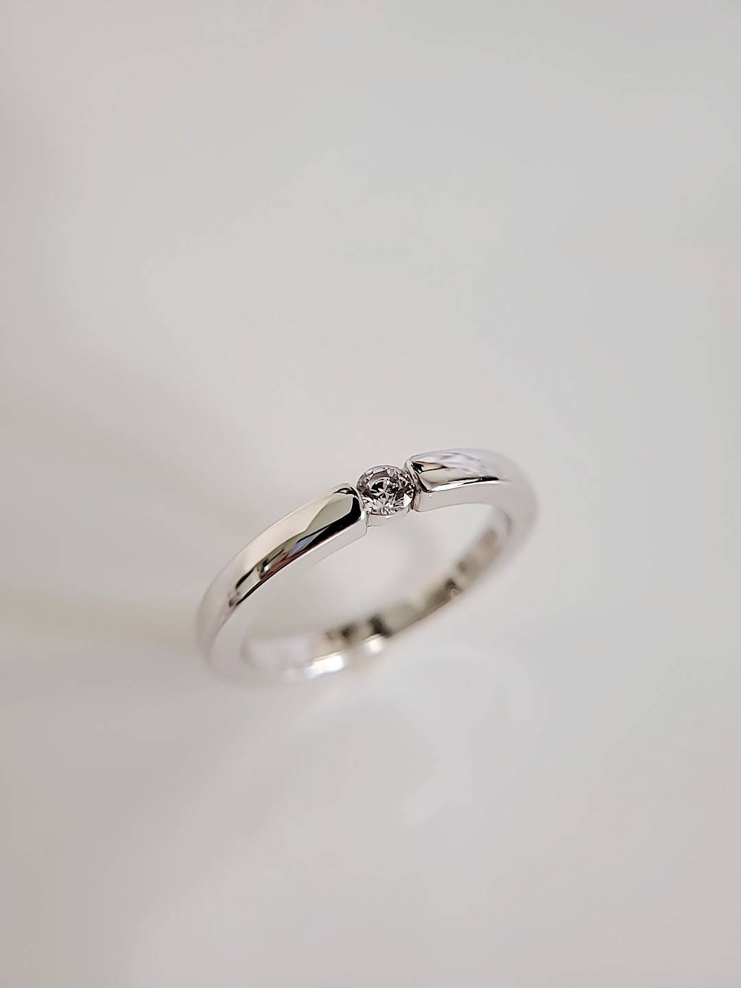 Lavish Sterling Silver Round Cut Ring