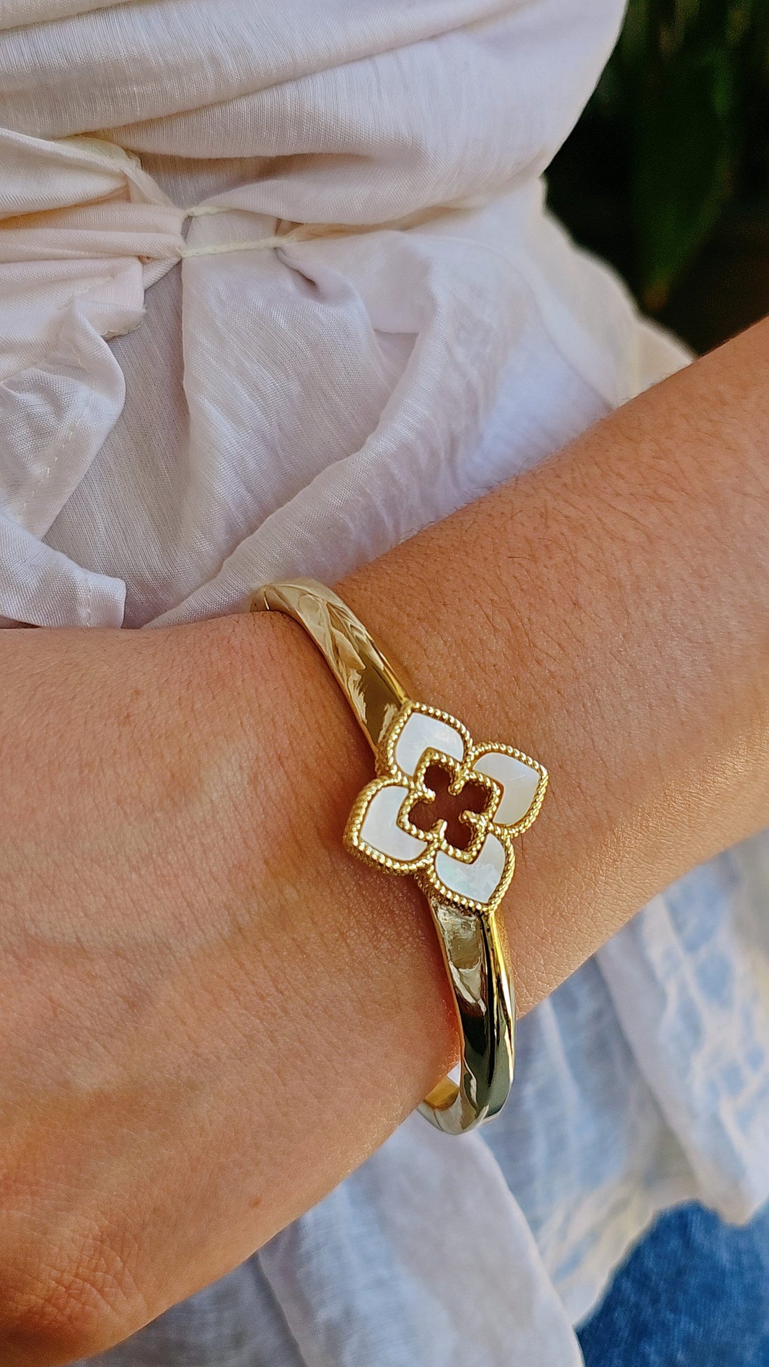 Mother of Pearl Clover Gold Bangle